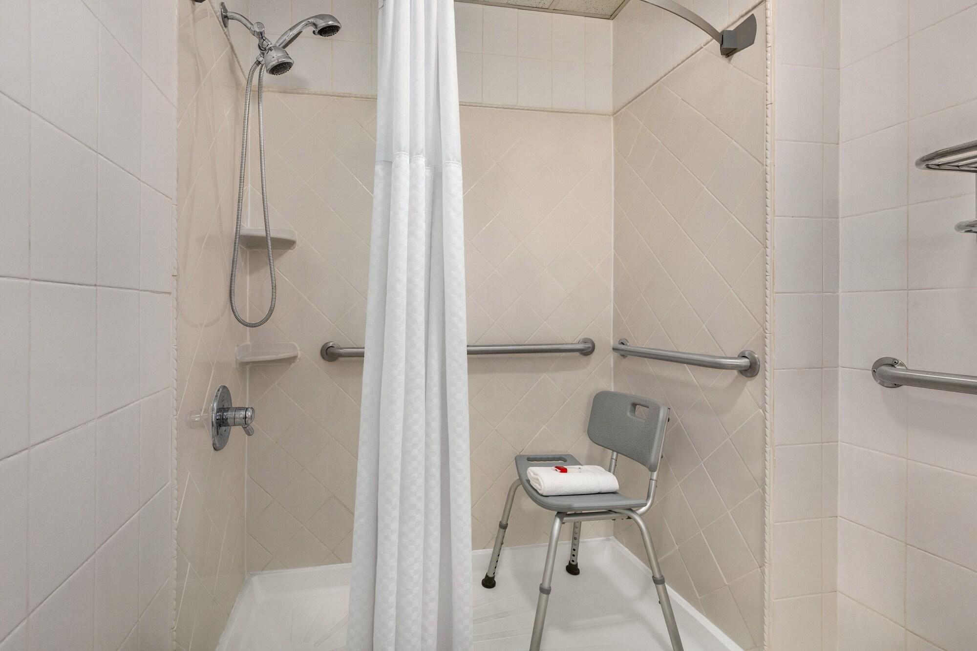 Hotel Days By Wyndham Convention Center