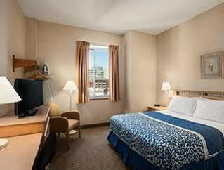 Hotel Days By Wyndham Convention Center 3*